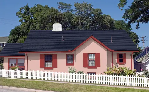 Greige 'Sand Trap' exterior paint on Oklahoma home - hides dirt and suits all lighting